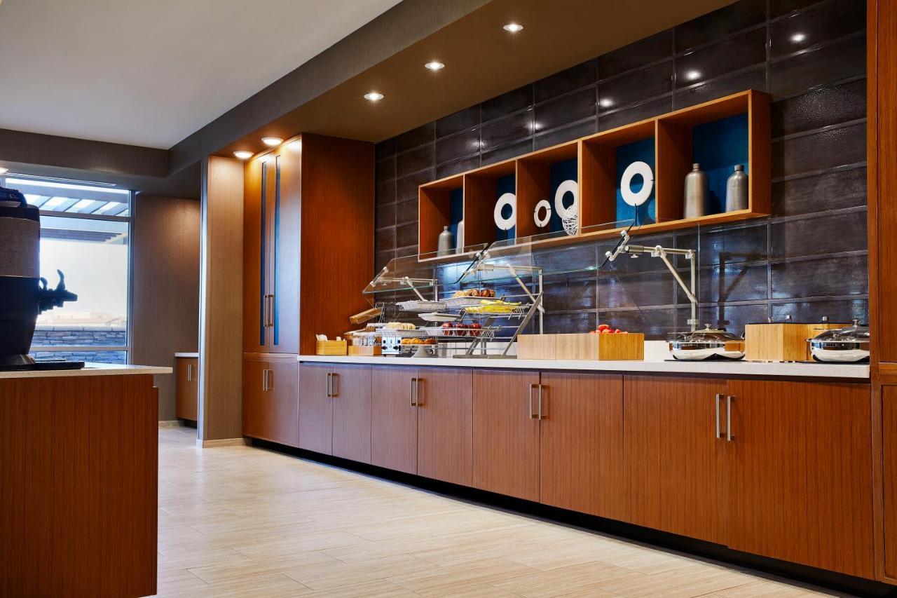 Springhill Suites By Marriott Springfield North Exterior photo